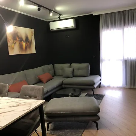 Tirent - Komuna E Parisit, 1 *