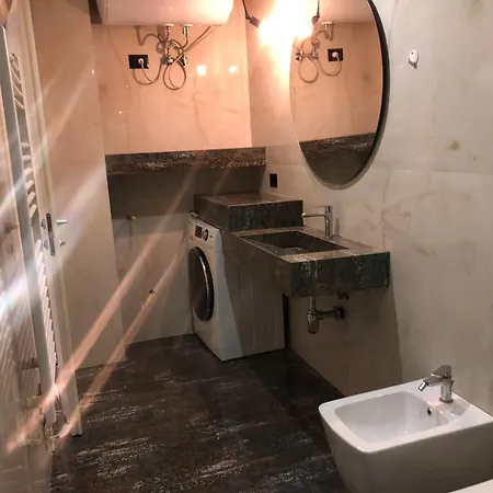 Tirent - Komuna E Parisit, 1 Tirana