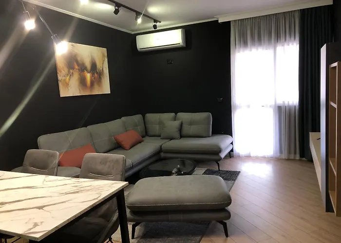 Tirent - Komuna E Parisit, 1 *