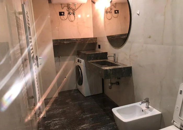 Tirent - Komuna E Parisit, 1 Tirana