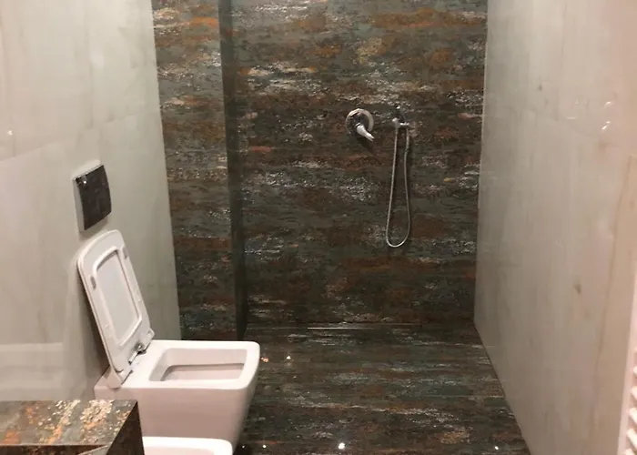 Tirent - Komuna E Parisit, 1 * Tirana